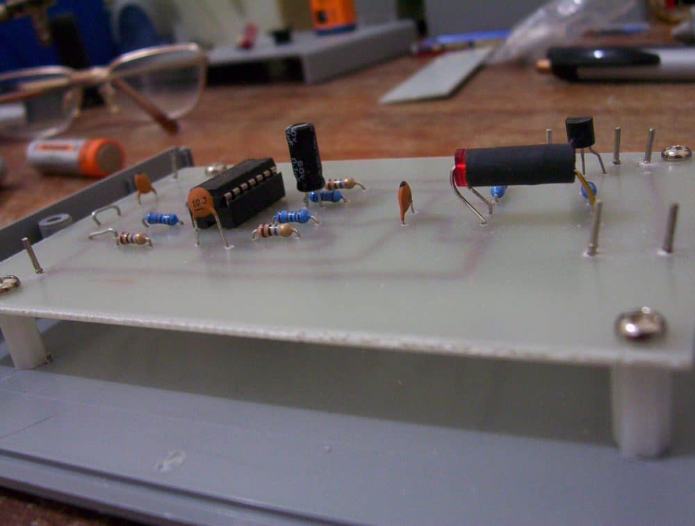 Como fazer um circuito detector de fantasmas 15 Detector de fantasmas usando transistores