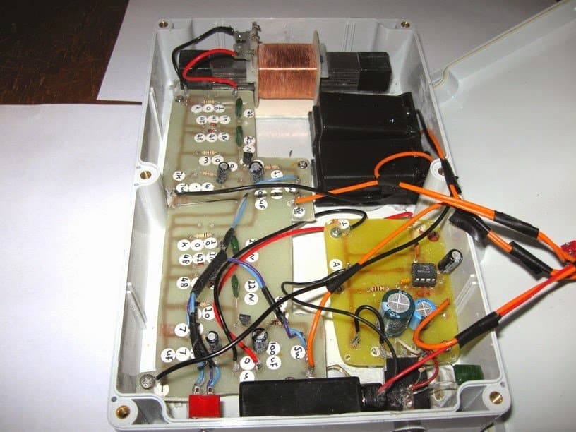 Estas são minhas modificações no circuito do receptor vlf para detectar relâmpagos e em pulsos e sinais