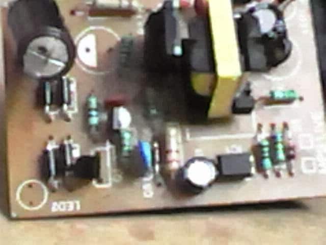 Engenharia reversa de um adaptador SMP de 12V 1 Amp fisicamente