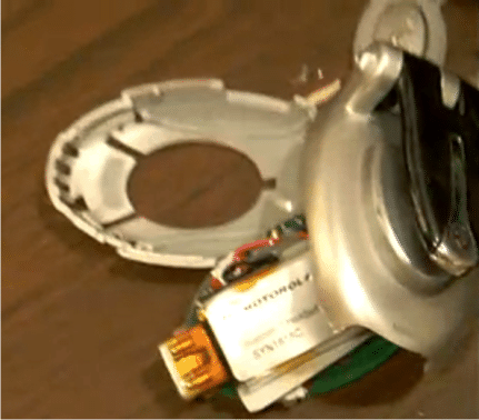 O que há dentro de um fone de ouvido Bluetooth 7 Abrindo um gadget de fone de ouvido Bluetooth