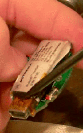 O que há dentro de um fone de ouvido Bluetooth 17 Identificando o MIC