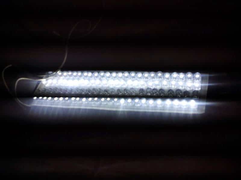 Testando o projeto de luz de corda de LED acima usando um único capacitor PPC: