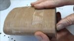 Como fazer o dobrador de faixas para violão, video 3 de 7