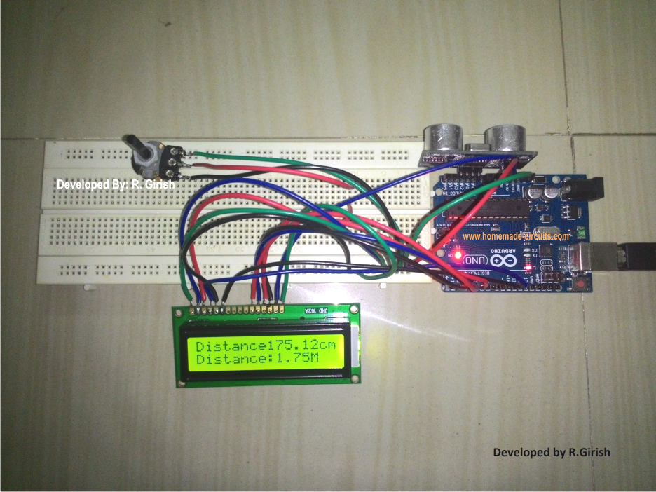 Modelo de trabalho testado do circuito medidor de distância ultrassônico usando LCD 16x2