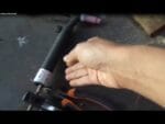 Mini tyg com tocha improvisada