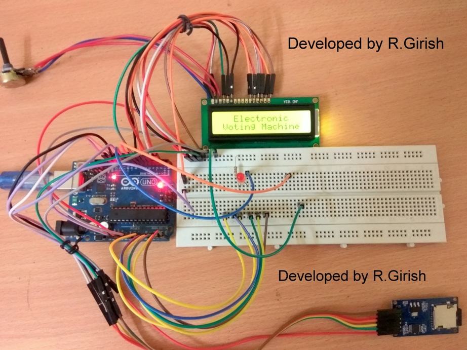 Máquina de votação eletrônica com módulo de cartão SD 11 Protótipo do autor: