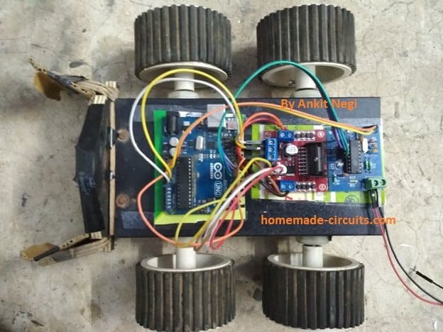 Carro robô controlado por telefone celular usando módulo DTMF 1 Carro robô controlado por telefone celular usando módulo DTMF