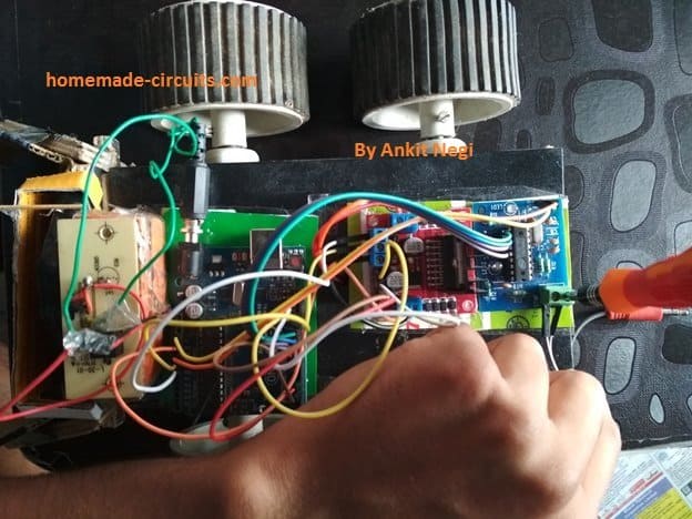 Carro robô controlado por telefone celular usando módulo DTMF 17 Imagens de protótipo do circuito de carro robô controlado por celular usando DTMF