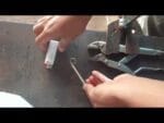 Ferramenta para colocar pedra em isqueiro, resposta