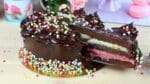 Bolo de Aniversário Simples de Chocolate | Cakepedia