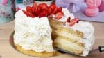 Bolo de Leite Ninho com Morangos | Cakepedia