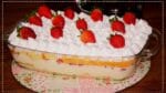 BOLO DE MORANGO NA TRAVESSA – SOBREMESA TOP DAS GALAXIAS