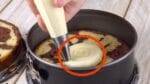 Transforme um bolo clássico alemão em uma sobremesa duplamente genial.