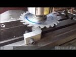 Disco de cortar madeira corta ferro também/Cutting metal with a blade for wood