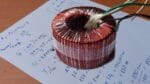 Como calcular as voltas por volt do enrolamento do transformador tipo círculo