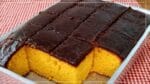BOLO DE CENOURA FOFINHO E COM CASQUINHA DE CHOCOLATE