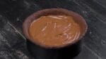 Pegue 3 bombons e coloque-os por cima deste creme. Isto será inesquecível!
