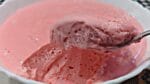 RECHEIO DE MORANGO COM CHOCOLATE BRANCO E SUCO NATURAL SUPER FIRME. #pascoanicia #recheio #doces