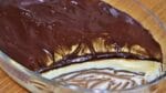 SOBREMESA GELADA DE LEITE NINHO COM CHOCOLATE NA TRAVESSA | FÁCIL E DELICIOSA