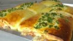 Como fazer joelho de linguiça com queijo e massa de batata
