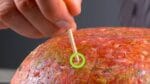 Faça buracos ao redor do bolo de carne – isso é loucamente gostoso!