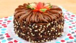 BOLO DE CHOCOLATE COM MORANGOS | CAKEPEDIA