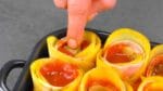 12 rolinhos na vertical tornam esta caçarola de batata viciante