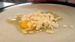crepe de ovo com queijo / crepe de ovo com queijo – comida de rua coreana