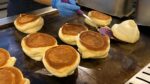 Gangnam Souffle Pancake, Dalgona Brown Sugar Bubble Tea / suflê de panqueca e leite de bolha de açúcar mascavo – comida de rua coreana