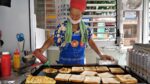 Avó de 81 anos com torrada de 1.000 won / torrada de US$ 1 da vovó / comida de rua coreana