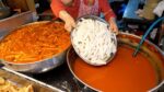 Dongmun Market Seoul Tteokbokki, famoso por lanches / Lanches populares no mercado coreano – comida de rua coreana