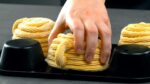 Coloque a massa churros sob a forma de muffin | Uma delícia espanhola em um formato único
