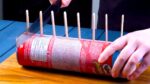 Espete 8 palitos no tubo de Pringles e corte em rodelas | Picolés caseiros