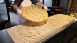 Yakimandu feito após 7 anos de muito trabalho!  Um lugar conhecido por ser delicioso no bairro / Fried Dumpling Master – comida de rua coreana