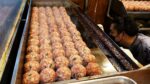 Daewang Tteokgalbi para comer na fila / bife de hambúrguer popular – comida de rua coreana