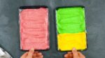 Essa massa colorida cria uma sobremesa popular, mas com um padrão fofo que você nunca viu antes