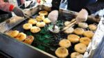 Namdaemun Market hotteok com bastante japchae / panqueca de legumes coreana, Hotteok / comida de rua coreana