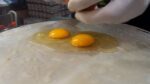 Panqueca de frango com salsicha, panqueca de ovo/panqueca de frango com salsicha – comida de rua coreana