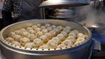 Bolinhos de Kimchi picantes caseiros – Seomyeon Market / bolinhos de kimchi picantes – comida de rua coreana