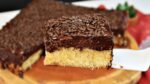 BOLO BOMBA DE CHOCOLATE QUE JÁ SAI RECHEADO DO FORNO