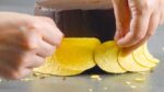 Cerque o bolo com Pringles e surpreenda a todos na mesa com esta iguaria crocante