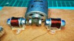 PROJETO DE MINI GERADOR CASEIRO – CONSTRUÇÃO DE GERADOR SIMPLES COM MOTOR DE PORCA ÍMÃ E BOBINAS