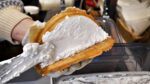 Chantilly crocante! Gwangjang Market Apple Jam Waffle Restaurant/waffle com geléia de maçã chantilly/comida de rua coreana