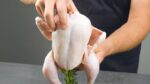 Frango assado de uma maneira diferente – fica incrivelmente crocante!
