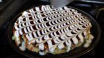 Panqueca de bacon japonês – Okonomiyaki / comida de rua coreana