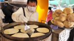Assar apenas 50 por dia? Vovô assando pão gonggal em um só lugar por 45 anos / Crocante Balloon Bread (gonggal ppang) / Comida de rua coreana