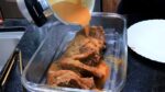 CORTE A CARNE EM RODELA E BATA O MOLHO NO LIQUIDIFICADOR
