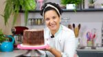 EFEITO BOLO TRONCO COM BLINDAGEM DE CHOCOLATE – CHEF LÉO OLIVEIRA