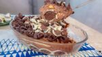 SOBREMESA RÁPIDA SEM LEITE CONDENSADO E SEM FOGO| PAVÊ DE CHOCOLATE COM BOMBONS | Gabriel Freitas