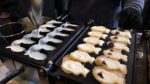 Mini taiyaki que vende como bolos quentes, restaurante do mercado Seomun / mini pão de peixe coreano (creme, feijão vermelho), sorvete / comida de rua coreana